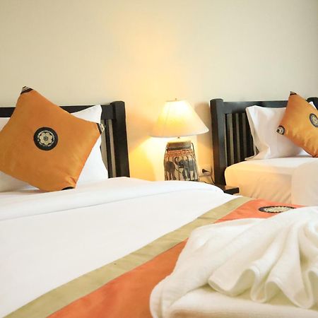 Harmony Patong Hotel Exterior foto