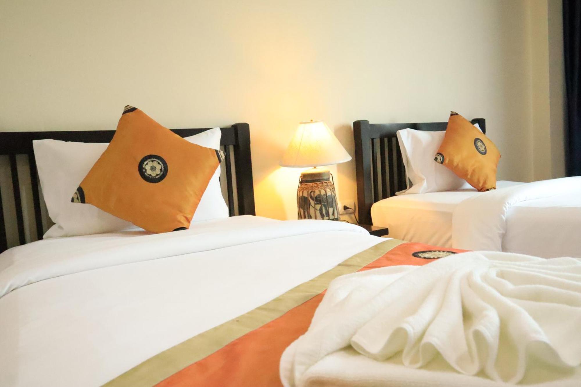 Harmony Patong Hotel Exterior foto