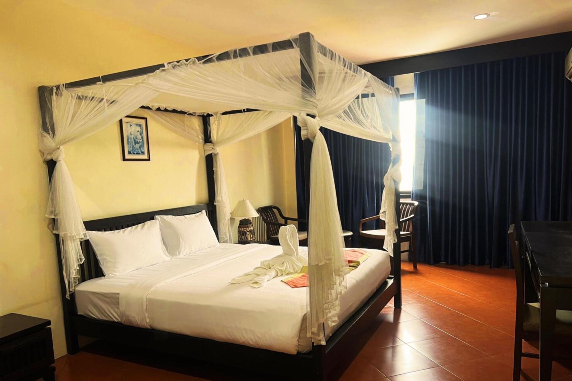 Harmony Patong Hotel Exterior foto